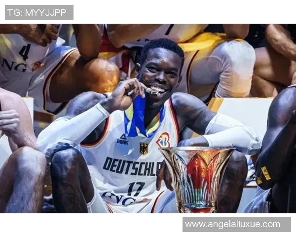 丹尼斯施罗德的篮球之路与未来展望：从NBA新星到职业生涯的转折点