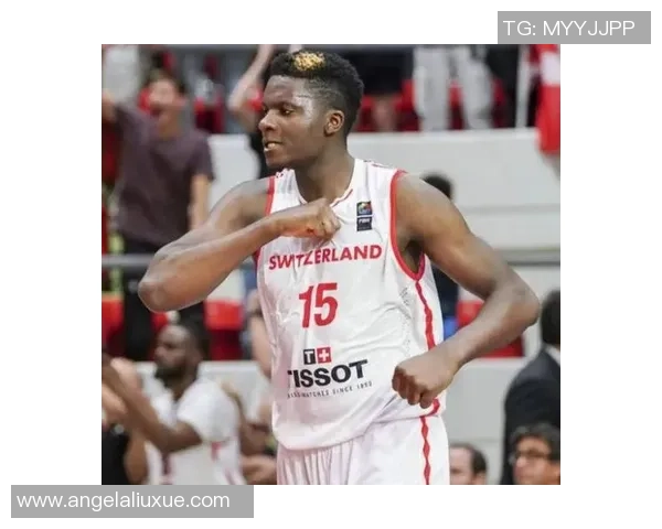 克林特卡佩拉：从角色球员到NBA明星的蜕变之路